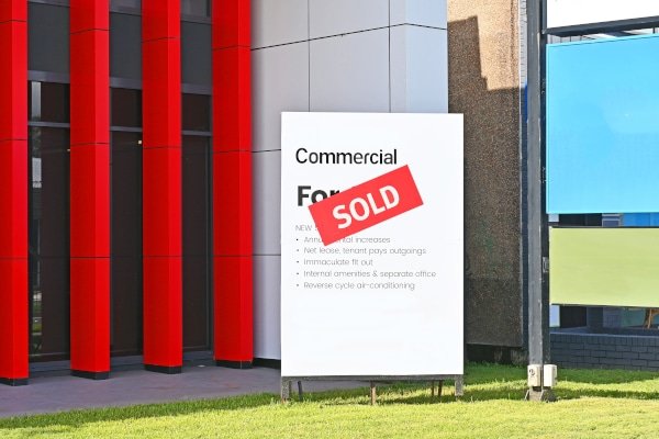 shutterstock_2136361019 - Commercial Sale-600 Commercial property sale in Scotland - solicitors helping businesses sell premises in Kirkcaldy and Fife
